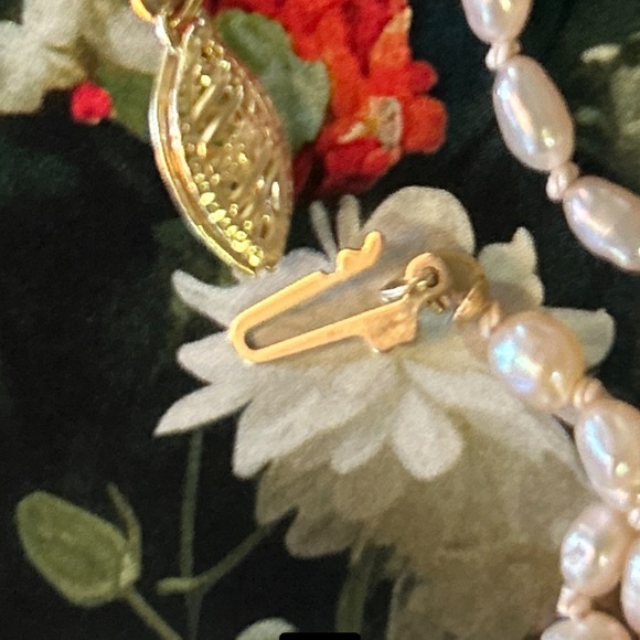 Rice pearl necklace with 14k gold clasp 38” - Picture 5 of 8